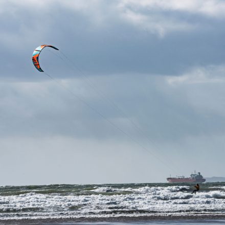 Kitesurfing