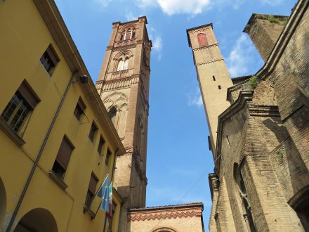 italy bologna towers torre asinelli 1204983